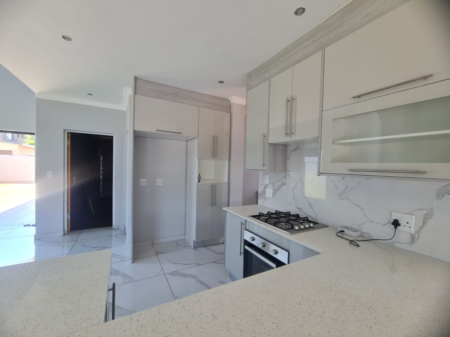 To Let 4 Bedroom Property for Rent in Melodie North West